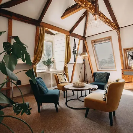 Follow Your Heart In Bed & Breakfast Amsterdam
