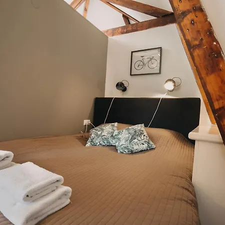 Follow Your Heart In Bed & Breakfast 2*