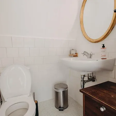 Follow Your Heart In Bed & Breakfast Amsterdam